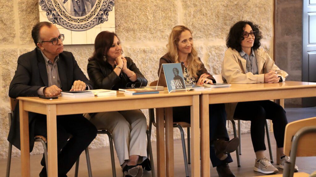 Livro-Roteiro "Descobrir o Minho com Maria Ondina Braga" apresentado na Casa Museu Camilo Castelo Branco IMG 9572