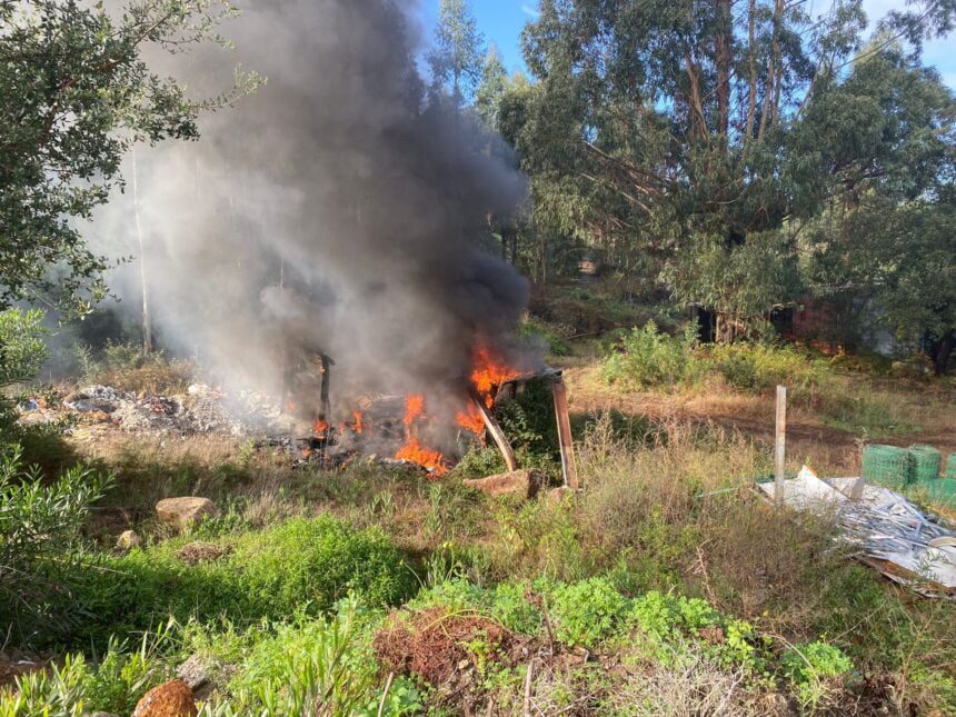 Esposende: Incêndio na Quinta da Seara destrói barracões WhatsApp Image 2023 10 26 at 18.31.59
