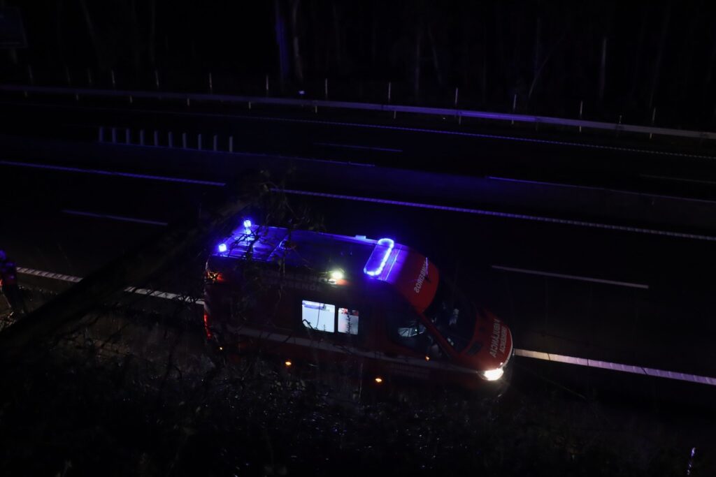 Esposende: Cinco vítimas após capotamento de carro na A28 cai vila cha a28 16