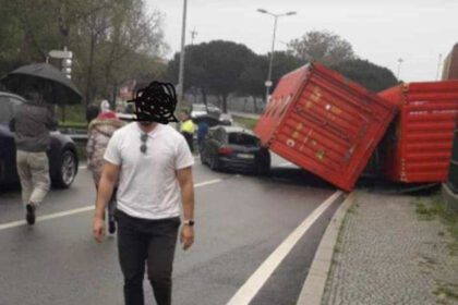 contentores na A28 dois feridos