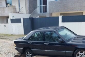 carro cai em buraco