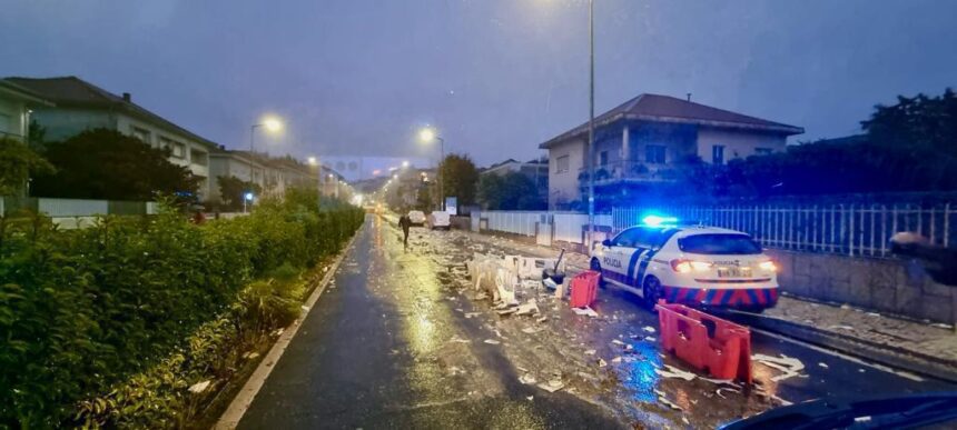 Braga: Condutor “arrasa” separadores de obra na Imaculada Conceição a85a17c8 d554 4d11 ad1a 05297351dba9