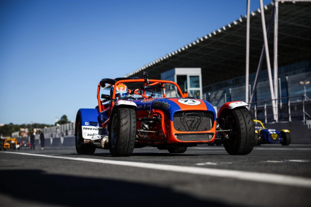 Automobilismo: Piloto de Esposende sagra-se Campeão Ibérico de Super Seven Automobilismo: Piloto de Esposende sagra-se Campeão Ibérico de Super Seven