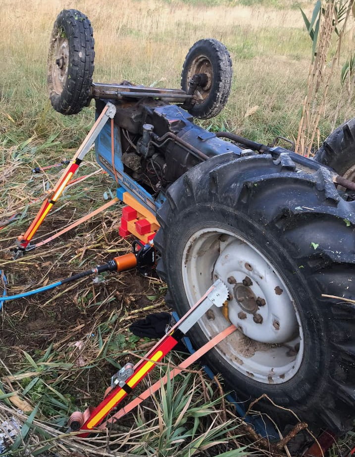 Esposende: Capotamento de trator faz um ferido grave em Apúlia trator capotado apulia