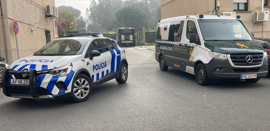 Roubaram mais 20 km de cabo telefónico e foram apanhados pela PSP e Guardia Civil PSP e Guardia Civil