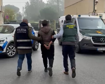 Roubaram mais 20 km de cabo telefónico e foram apanhados pela PSP e Guardia Civil PSP e Guardia Civil