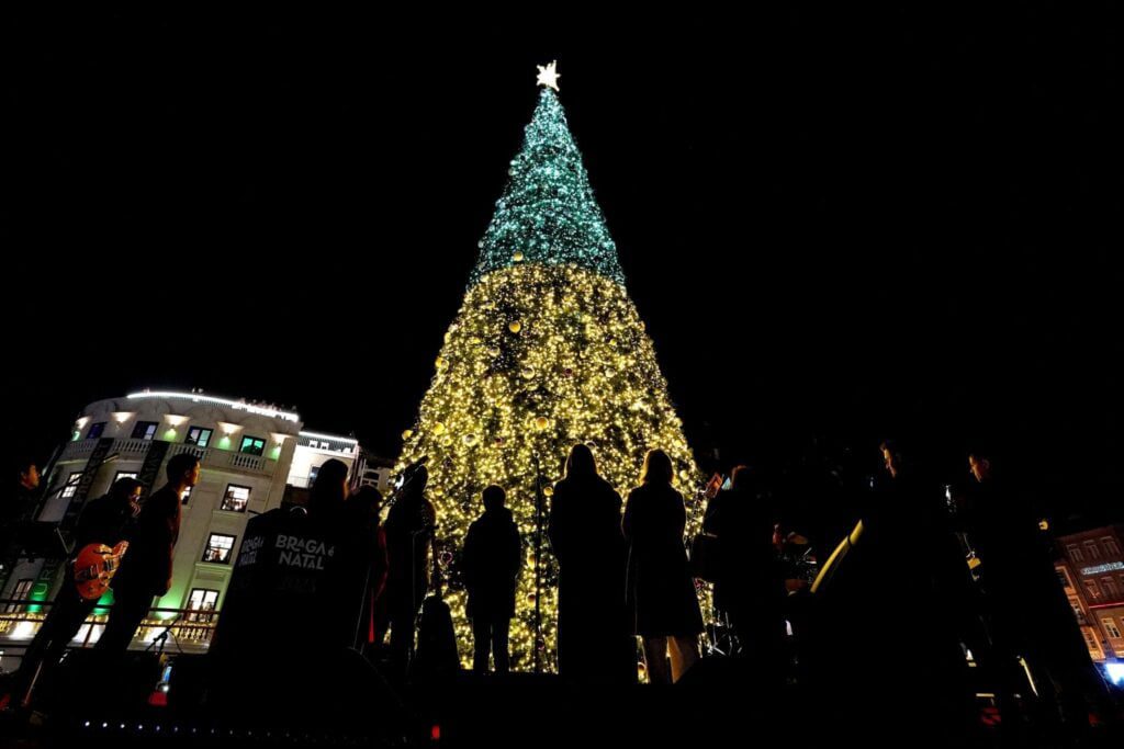 Braga: Mais de 15 mil para ver ritual das luzes de natal 401434706 784724460362498 5311683146002088395 n