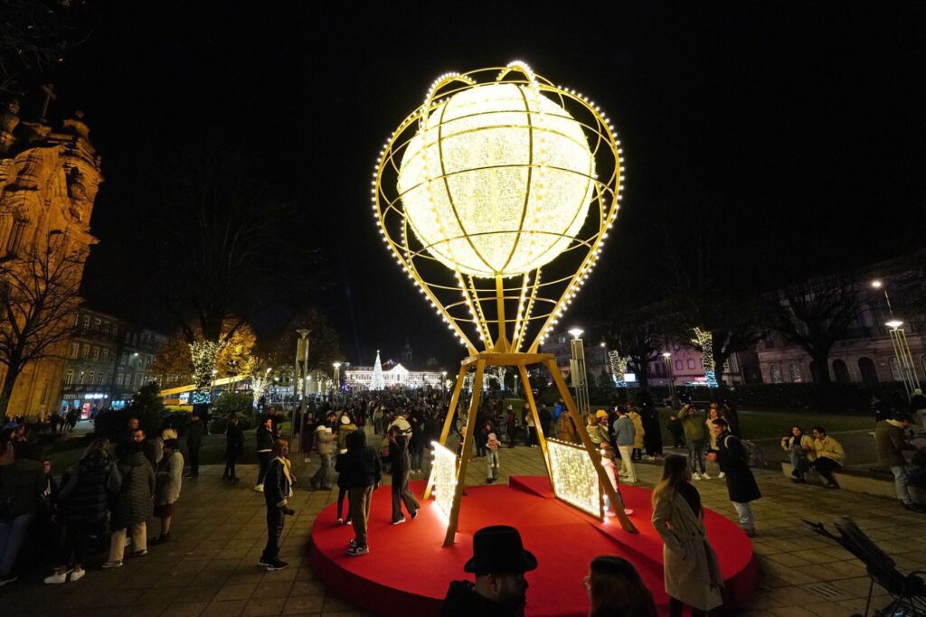 Braga: Mais de 15 mil para ver ritual das luzes de natal 407453077 784725083695769 9151727052995321399 n