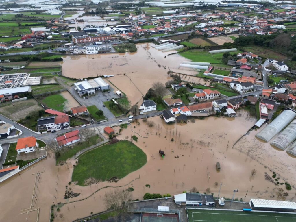 Imagens impressionantes dos efeitos da chuva na Estela 408923777 855484283247587 7725013584833971175 n 2