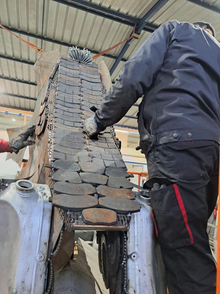Motociclismo: Aqui estão as primeiras imagens da escultura de homenagem ao Paulo Gonçalves "Speddy" paulo gonçalves escultura