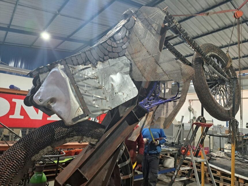 Motociclismo: Aqui estão as primeiras imagens da escultura de homenagem ao Paulo Gonçalves "Speddy" paulo gonçalves escultura