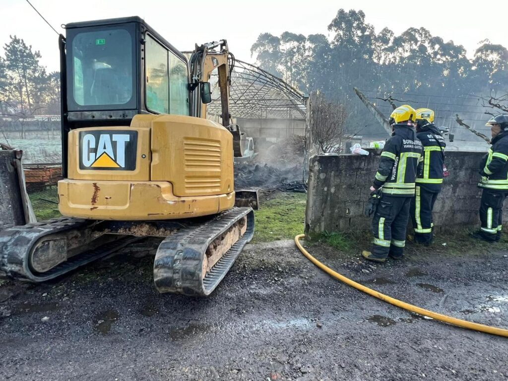 Viana: Incêndio consumiu estufa onde estava lenha em Alvarães 414475820 663992552559082 5150944180816166610 n