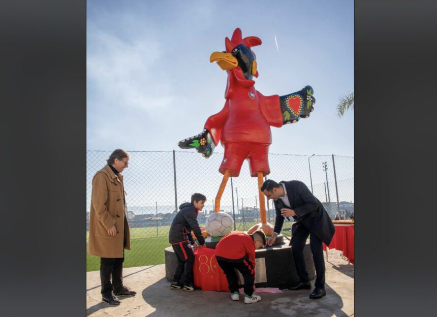 Futebol: Galo gigante de 4 metros marca nova etapa no Santa Maria Galo Barcelos Santa Maria