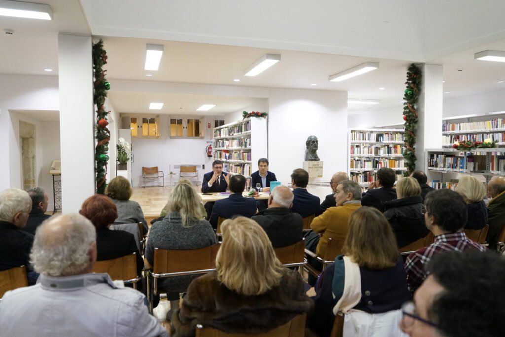 Esposende: Um boa prenda de natal. “Histórias Contadas à Lareira” e “Zé do Telhado no Minho” Município de Esposende reedita mais duas
obras do escritor Manuel de Boaventura