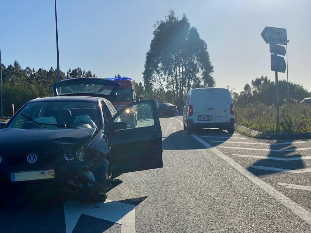 Esposende: Acidente no nó da A28 faz um ferido acidente A28 1