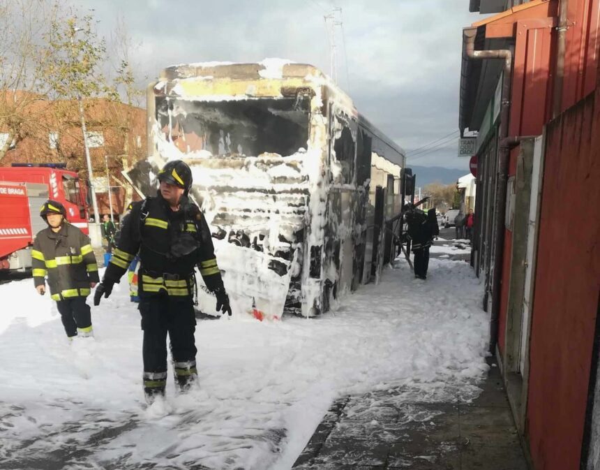 Braga: Camião arde por completo na avenida do Cávado incendio camiao