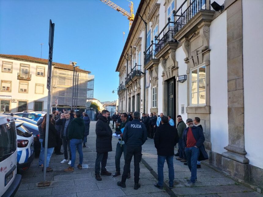 Minho: PSP e GNR continuam em vigília e concentrações já são de dia PSP Braga vigilia