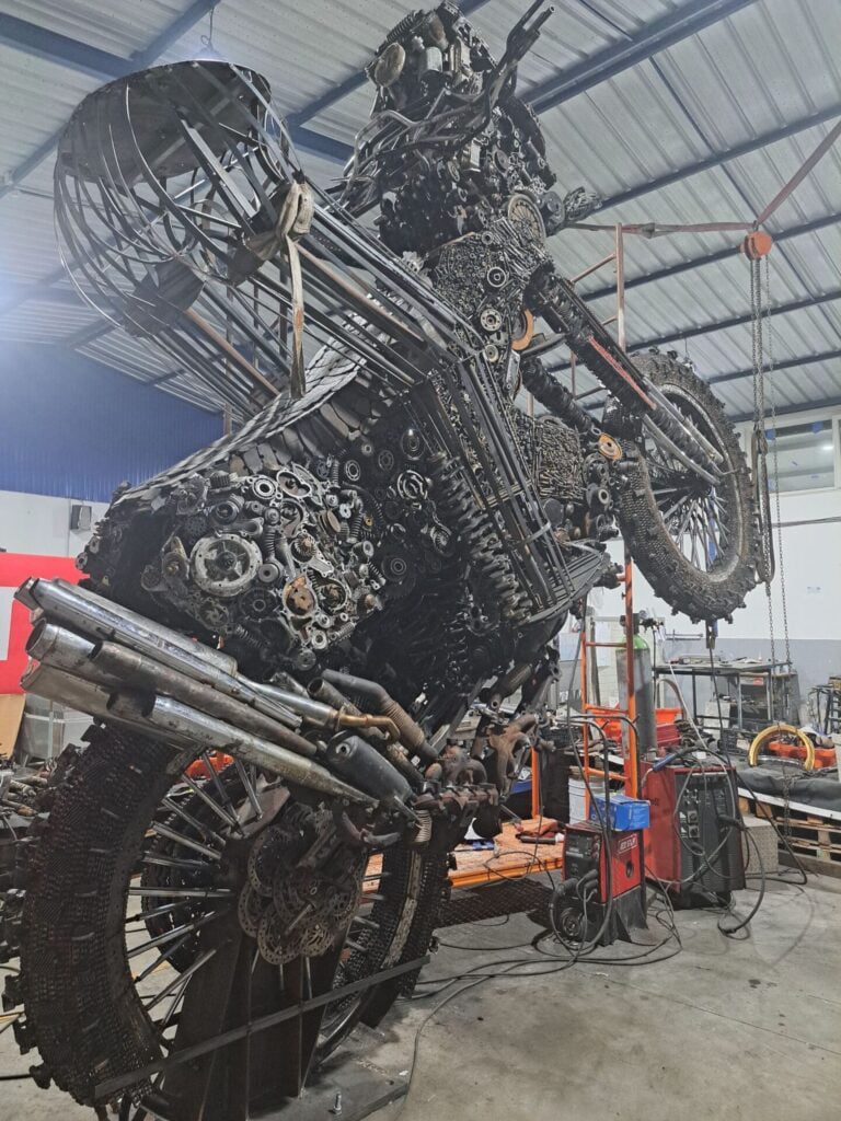 Motociclismo: Oito toneladas de Paulo Gonçalves. Fevereiro é a data da inauguração da escultura no "Souto" Paulo Gonçalves