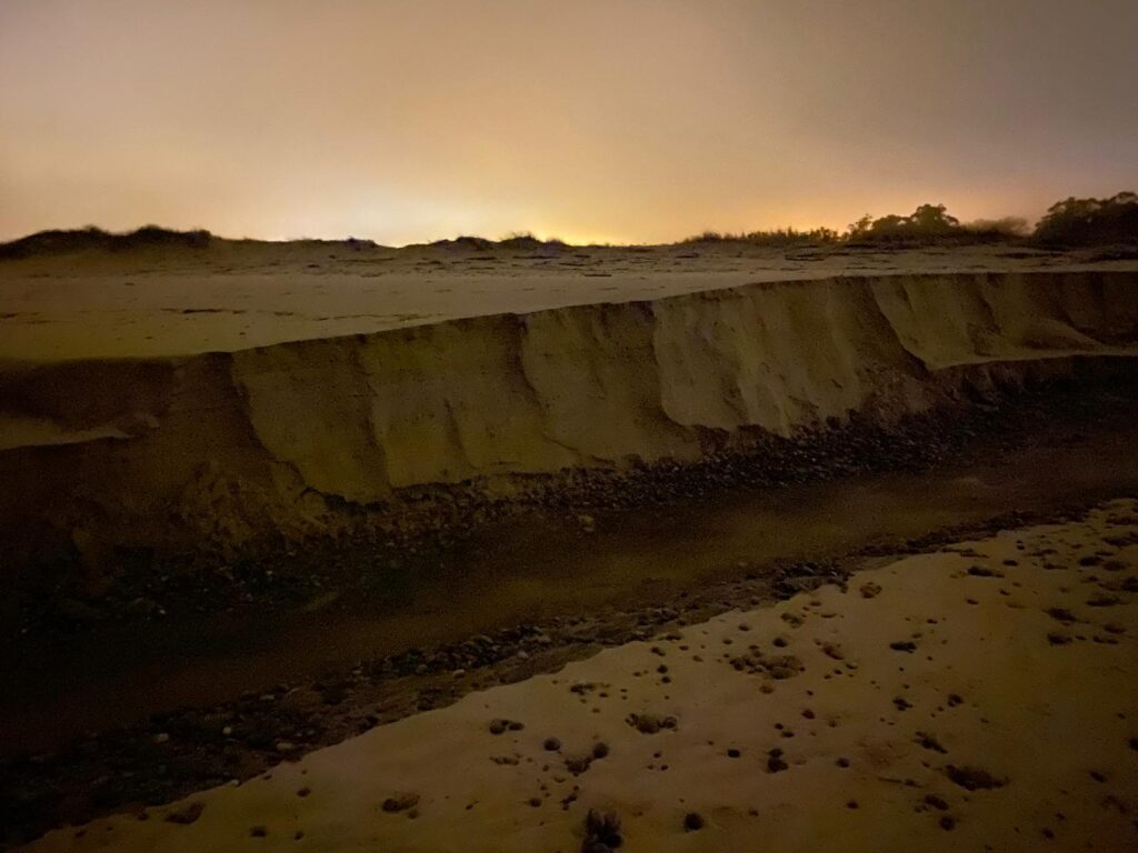 Esposende: "Canyon" de areia surge à boca do canal entre as praia Suave Mar e Cepães canyon areia