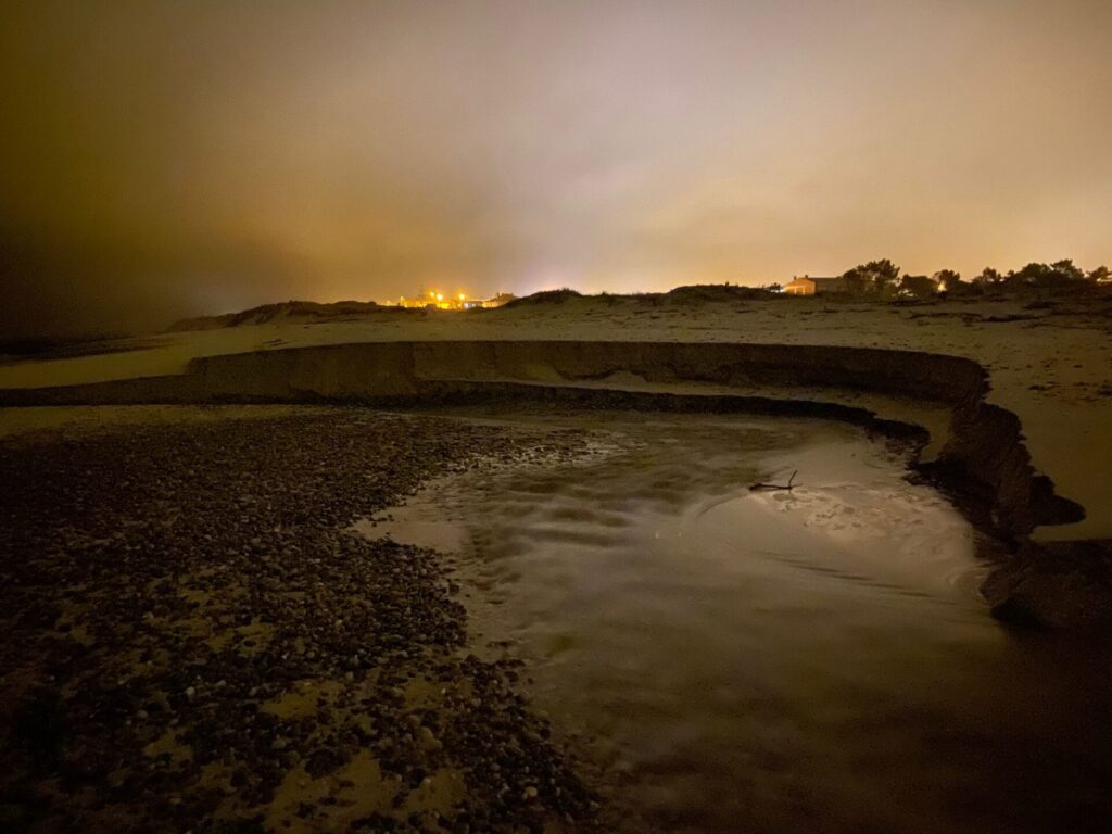Esposende: "Canyon" de areia surge à boca do canal entre as praia Suave Mar e Cepães Canyon de areia