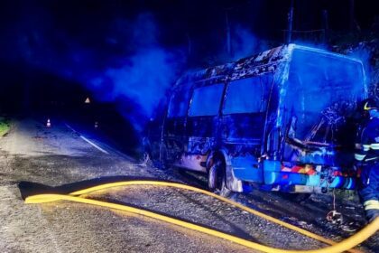 autocarro arde tub