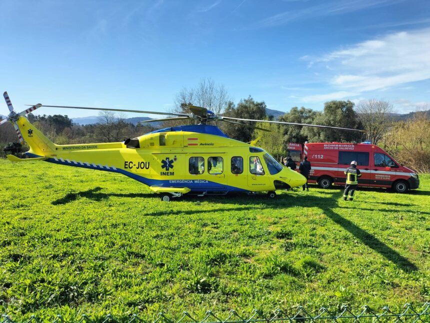 mulher sofre queimaduras bombeiros helio inem