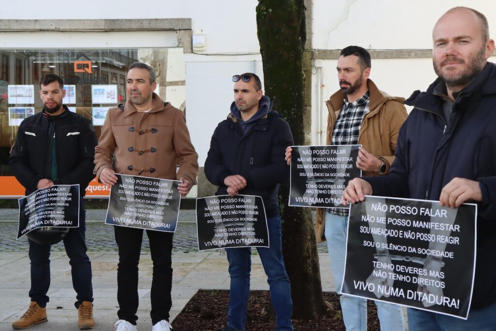 Esposende: Carneiro cancelou mas Benjamim foi à rua dar apoio à GNR GNR Manif Esposende - 5