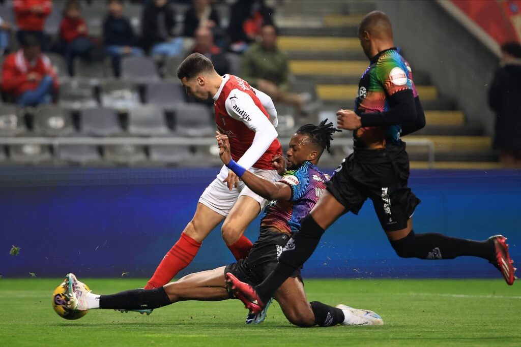 Futebol: Moreno trouxe "autocarro" e anti-jogo e roubou dois pontos ao ... futebol SC Braga Chaves 8