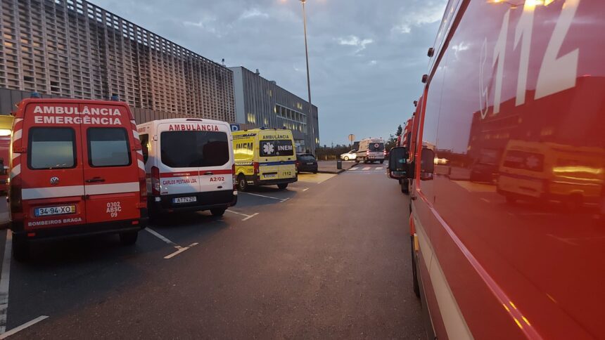 Saúde: Doentes urgentes esperam quase 5 horas no Hospital de Braga ambulancias hospital de braga doentes