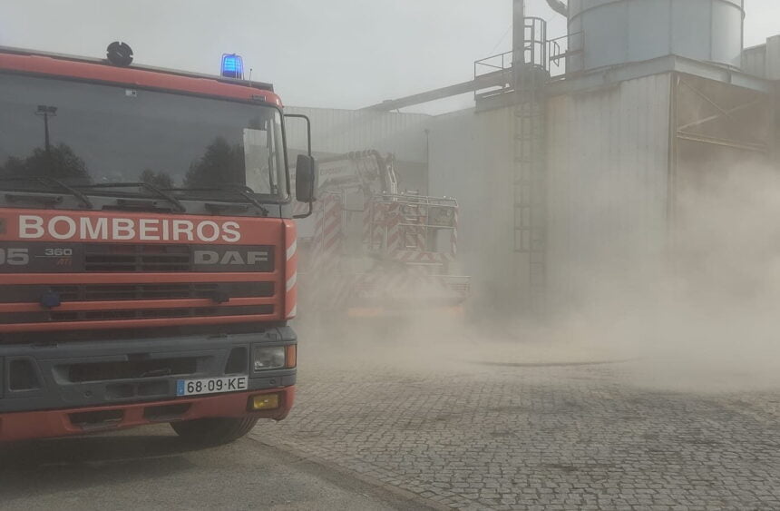 Esposende: Incêndio atinge silos da XPZ em Vila Chã Incendio XPZ Vila Cha Esposende