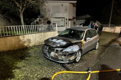 Carro arder em fonte boa esposende
