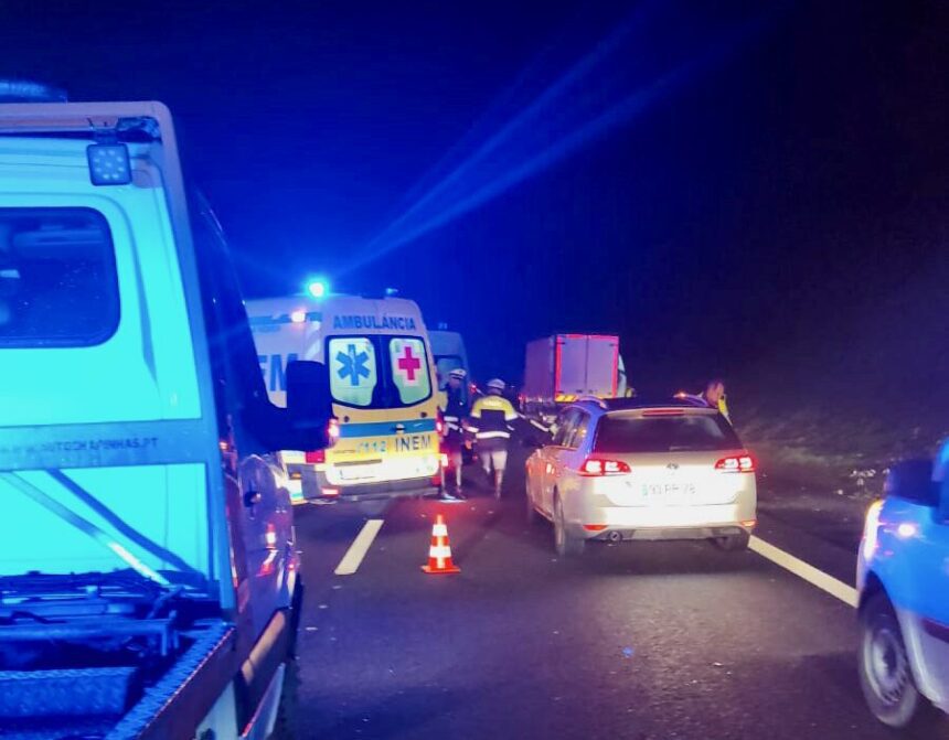 Esposende: Três feridos em colisão na A28 em Antas acidente A28 antas