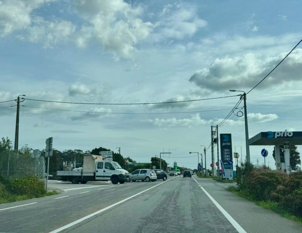 Esposende: Semáforos ou lombas? Novo acidente junto à Prio de Fão na EN13 acidente esposende EN13