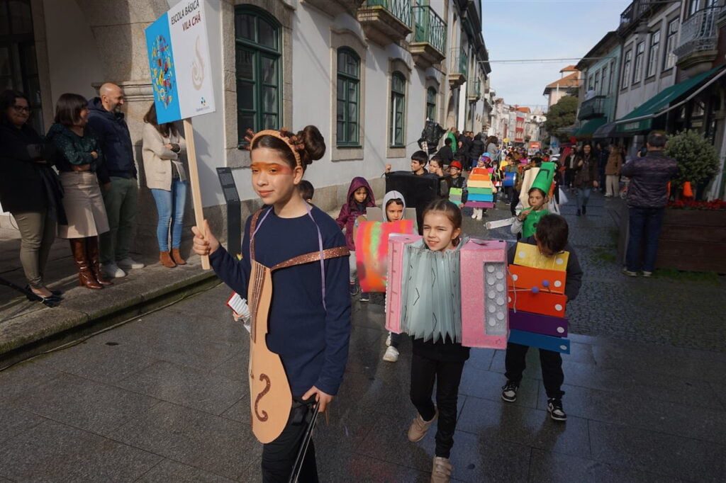 Esposende: Música e sustentabilidade. Folia para ´maiores e menores` fantasia esposende carnaval - 1
