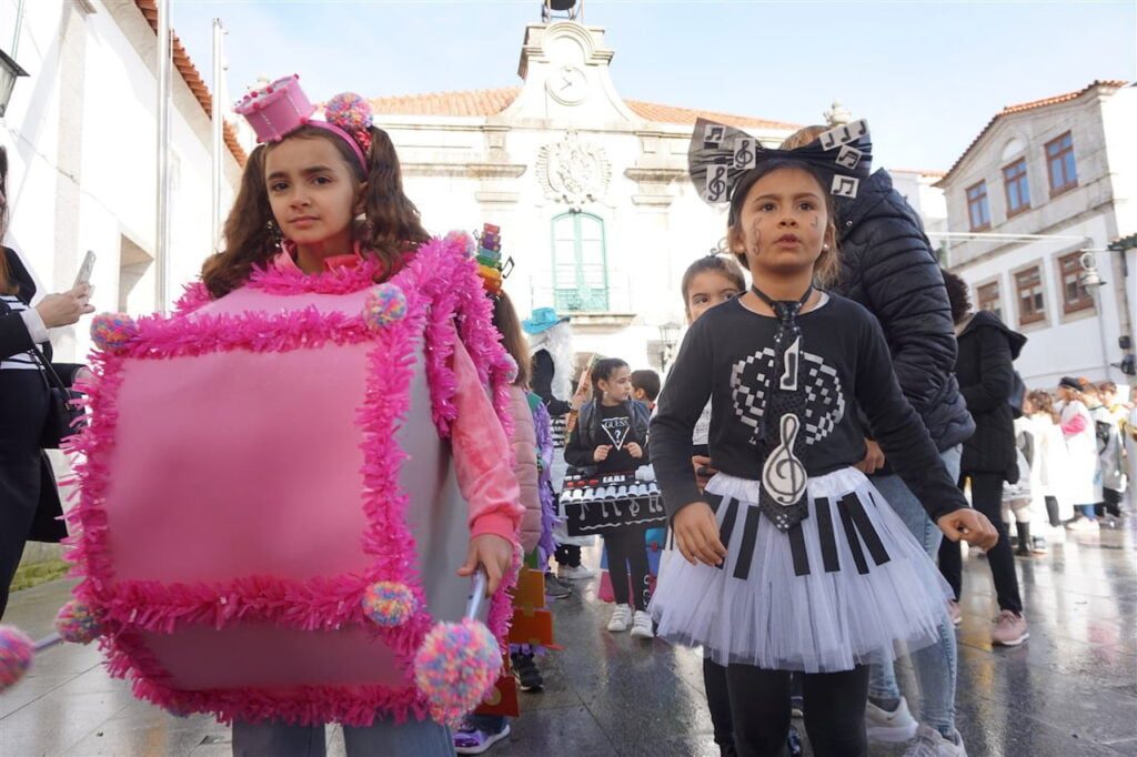 Esposende: Música e sustentabilidade. Folia para ´maiores e menores` fantasia esposende carnaval - 1