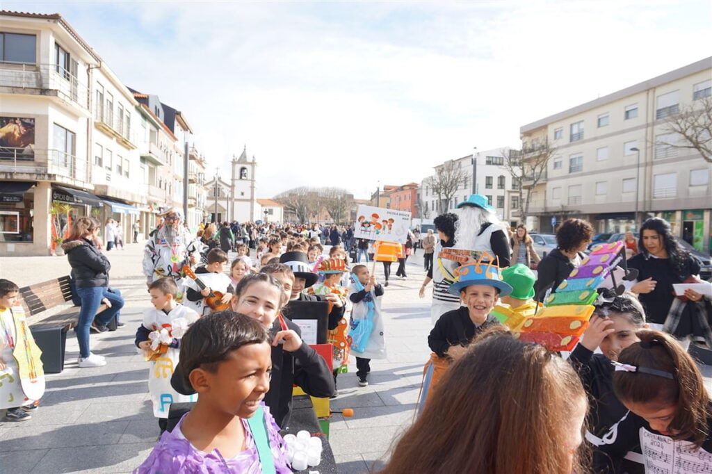 Esposende: Música e sustentabilidade. Folia para ´maiores e menores` fantasia esposende carnaval - 1