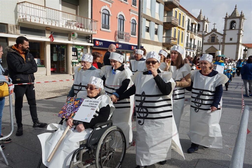 Esposende: Música e sustentabilidade. Folia para ´maiores e menores` fantasia esposende carnaval - 1