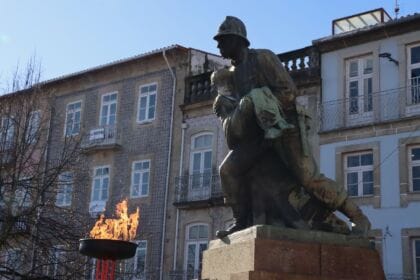 barcelos monumento ao bombeiro voluntário