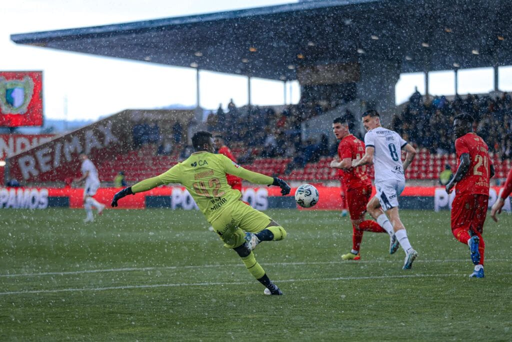 Futebol: Famalicão vence em Barcelos e passa Gil Vicente FC Gil Vicente Famalicao