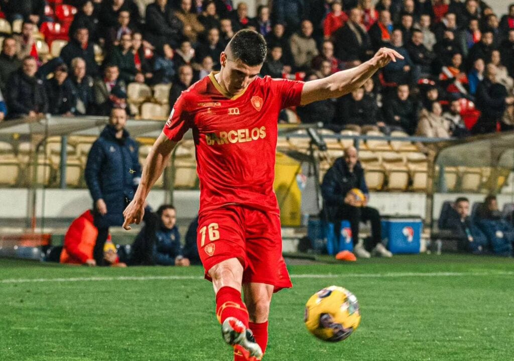 Futebol: Gil Vicente FC e Chaves empatam em jogo intenso Gil Vicente FC