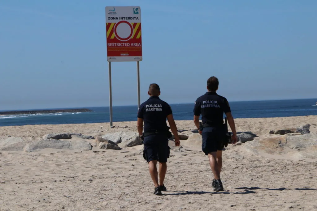 Praias: Banhos proibidos na Póvoa de Varzim, Matosinhos e Vila Praia de Âncora policia maritima praias osso