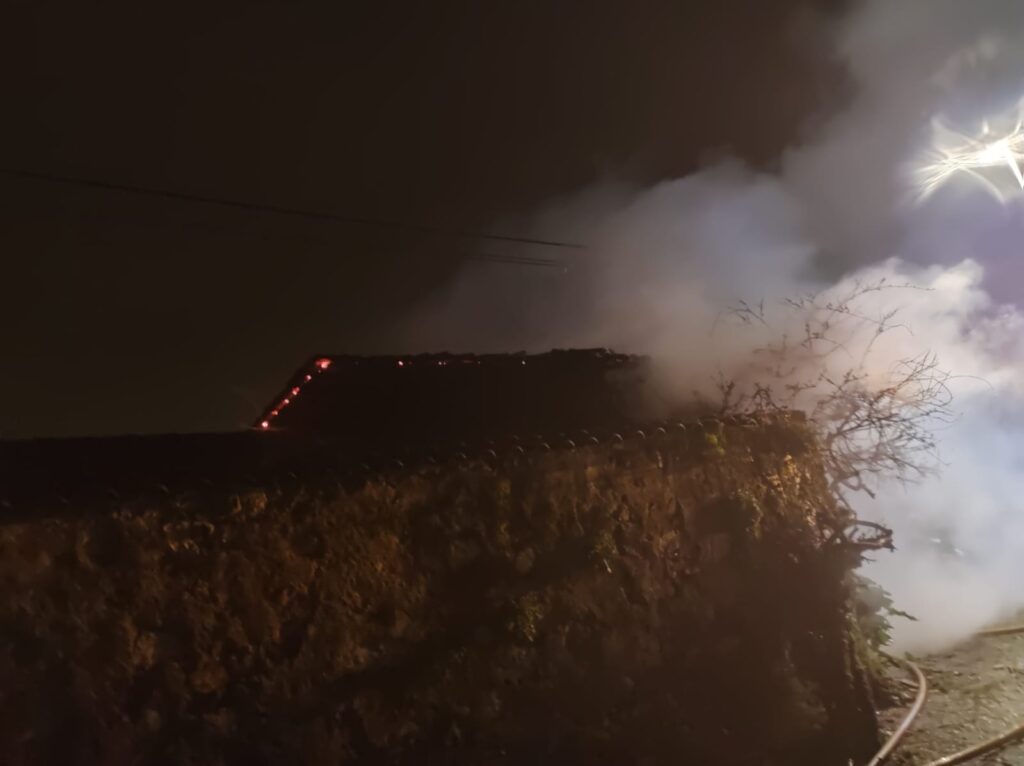 Braga: Incêndio em habitação provoca dois desalojados em Esporões incendio esporões braga bombeiros