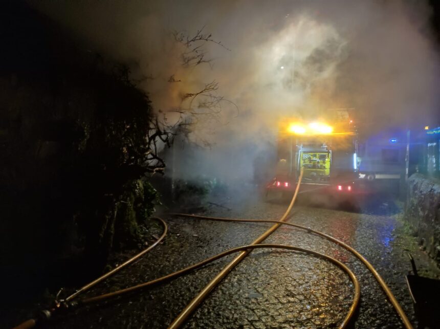 Braga: Incêndio em habitação provoca dois desalojados em Esporões incendios esporoes braga e24 bombeiros