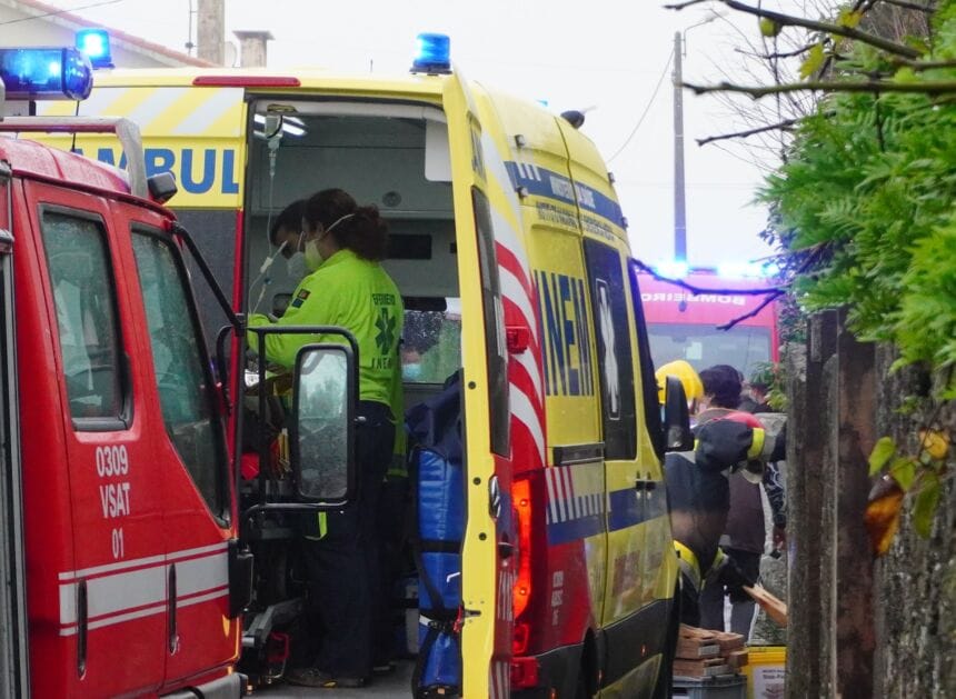 Vila Verde: Carrinha com idosos cai em ravina. Há um ferido grave e seis ligeiros acidente Esposende barcelos vila verde
