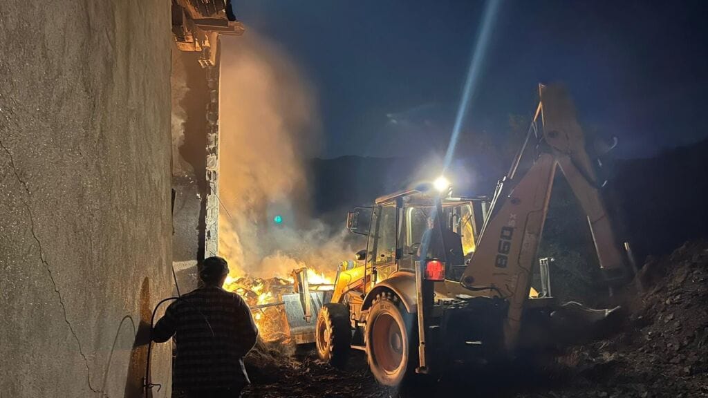 Ponte da Barca: PJ investiga incêndio que destruiu armazém de alfaias agrícolas e vacaria vacaria ponte da barca PJ