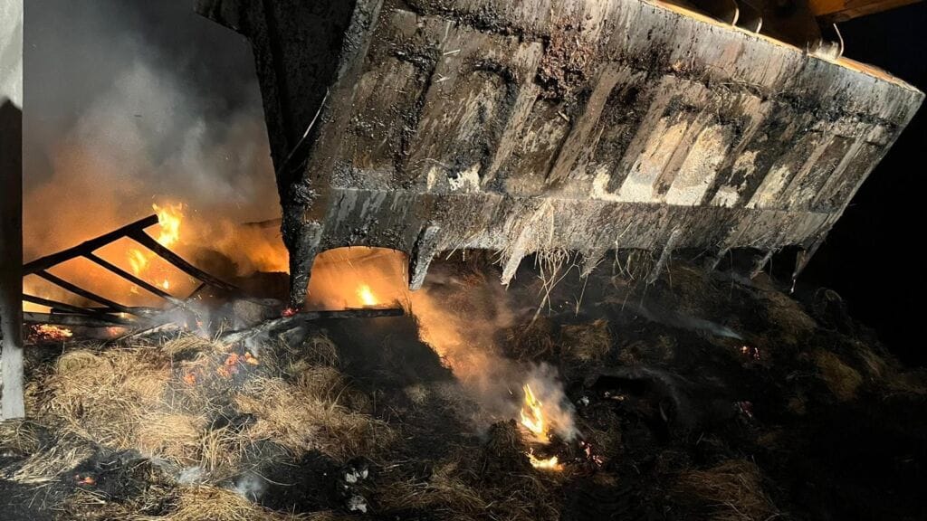 Ponte da Barca: PJ investiga incêndio que destruiu armazém de alfaias agrícolas e vacaria vacaria ponte da barca PJ