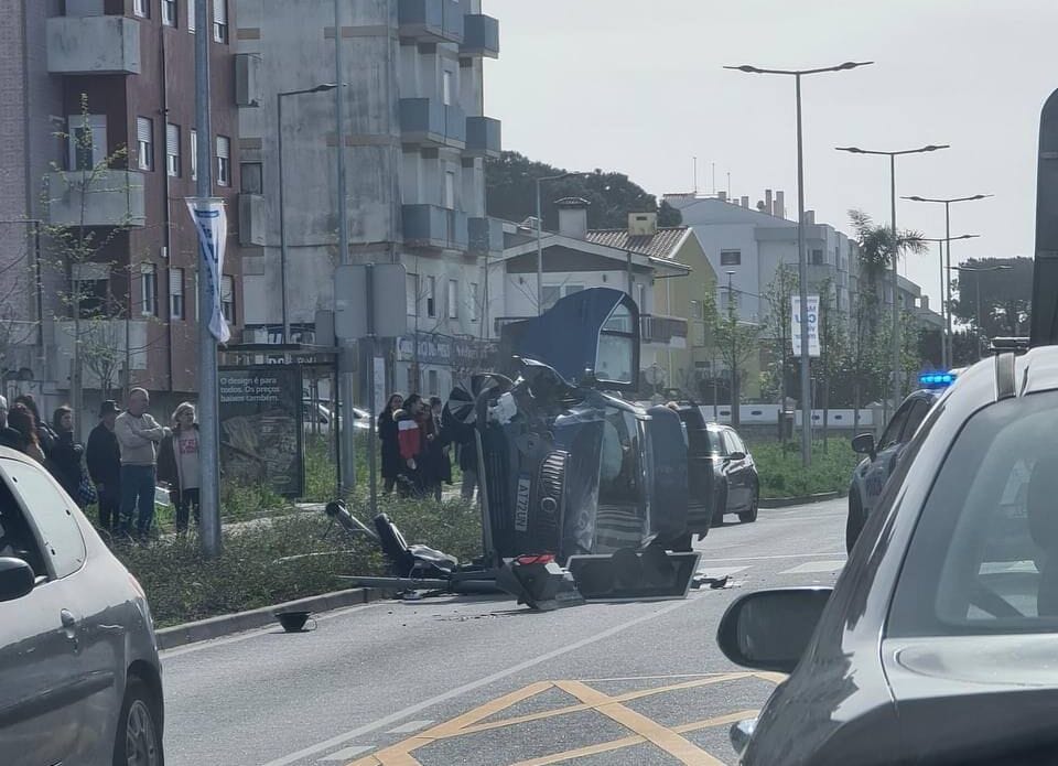 Viana: Ferido após capotamento em Darque na EN13 Viana acidente Darque EN13