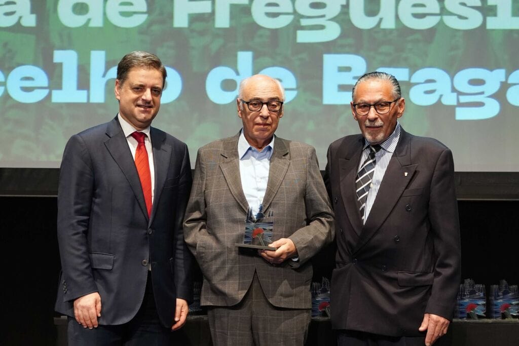 Braga: Câmara presta homenagem "justa e merecida" aos ex-presidentes de Junta ex-autarcas homenagem braga