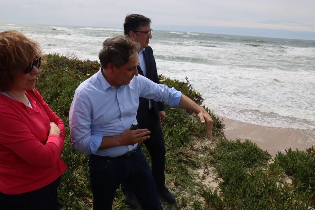 Esposende: Mar avança em Apúlia. Câmara vai demolir casa em Cedovém e "BariBar" Apúlia Cedovem erosao costeira mar