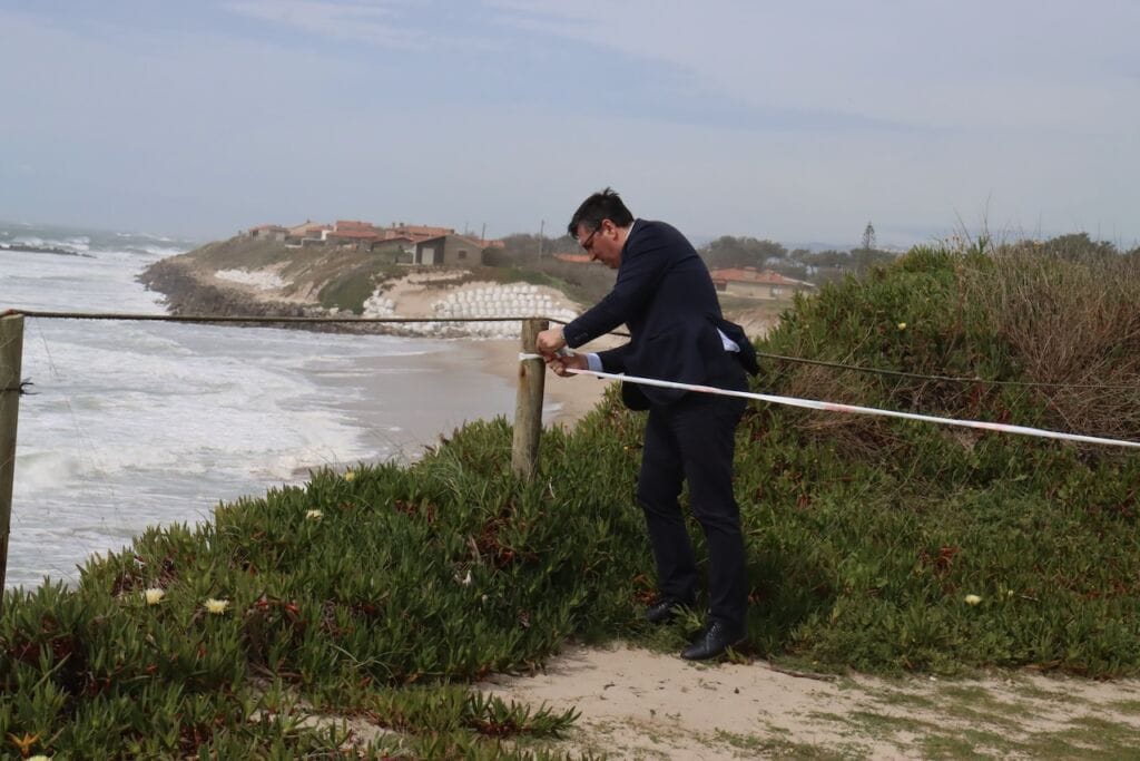Esposende: Mar avança em Apúlia. Câmara vai demolir casa em Cedovém e "BariBar" Apúlia Cedovem erosao costeira mar